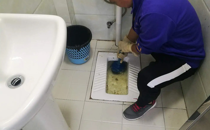 白茅湖农场疏通蹲坑