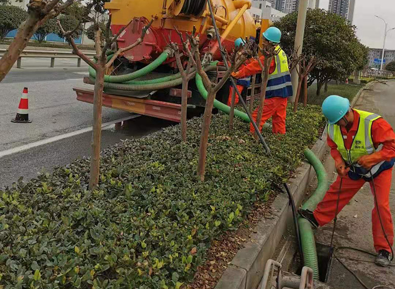 白茅湖农场市政管道清淤
