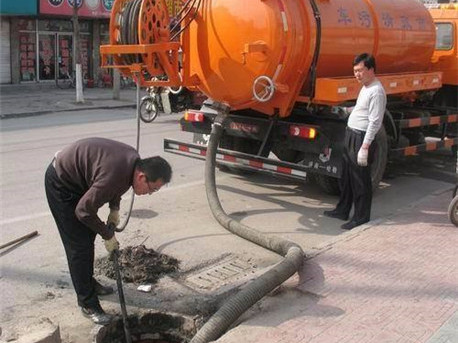 白茅湖农场清掏化粪池，健康生活从这里开始