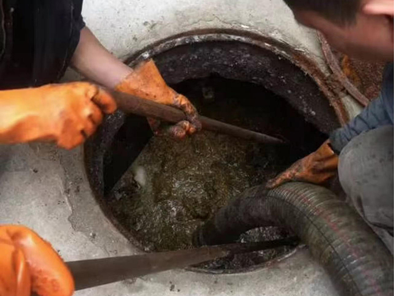 白茅湖农场化油池、化粪池清理要做哪些安全措施？
